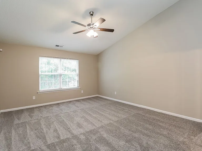 2111 Hunters Trail Dr — Photo 10