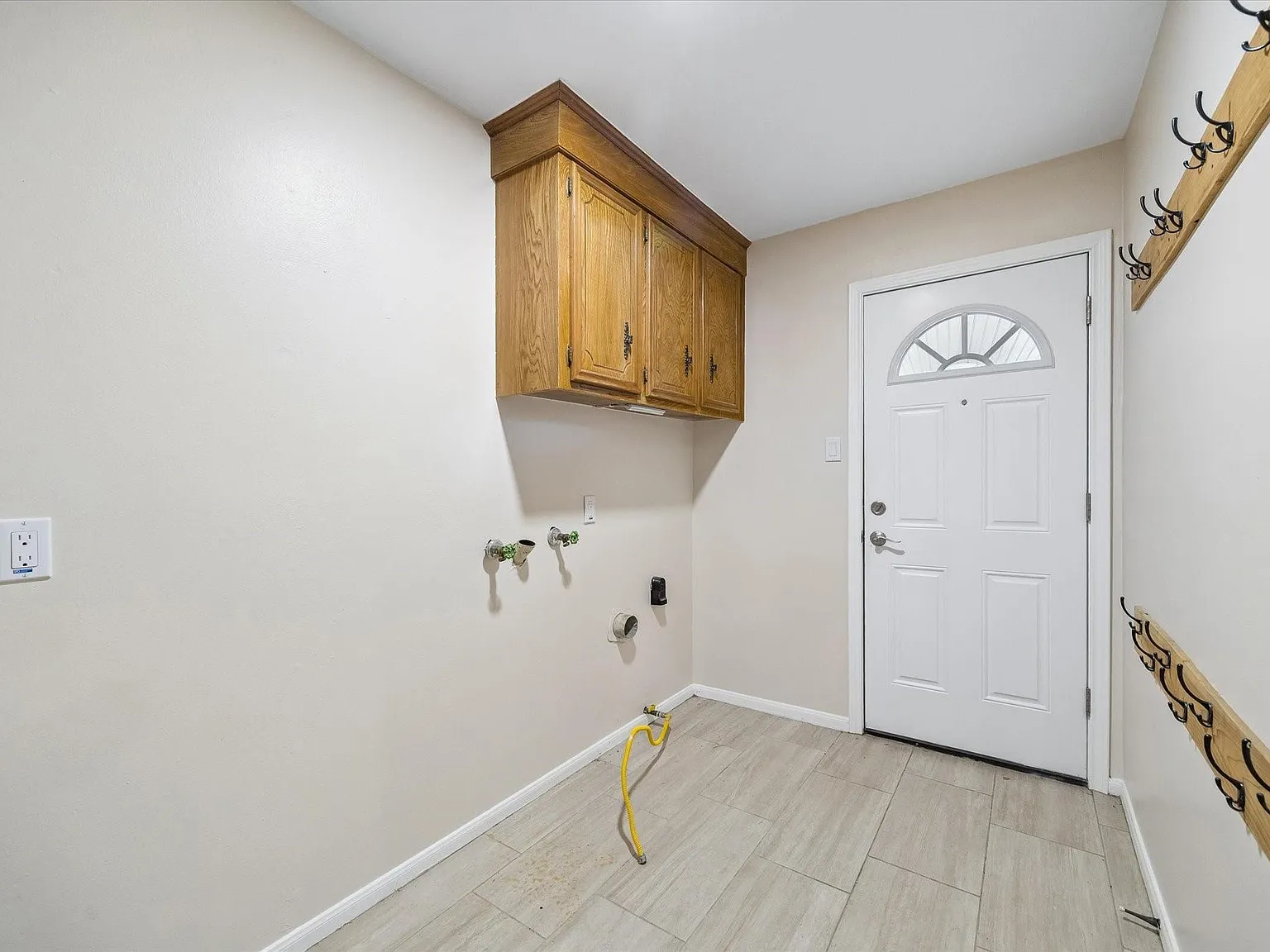 5 bed, 2.5 bath, 2530 sqft, $3,000 — Photo 4