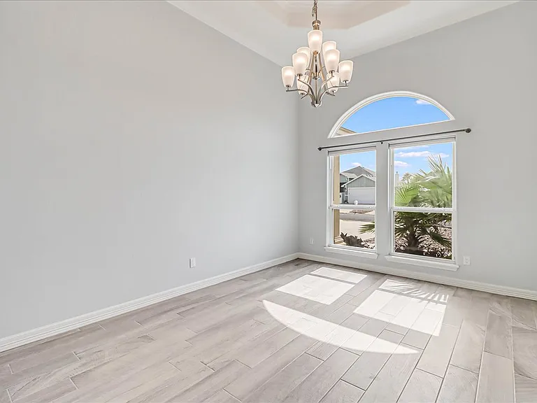 15501 Escapade St — Photo 9
