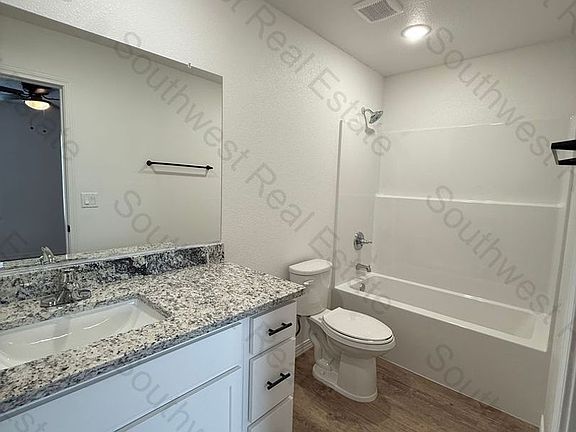 5th image of 1325 Mission Dr #B