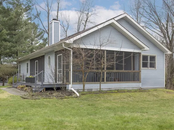 16142 1st Ln, Union Pier, MI 49129