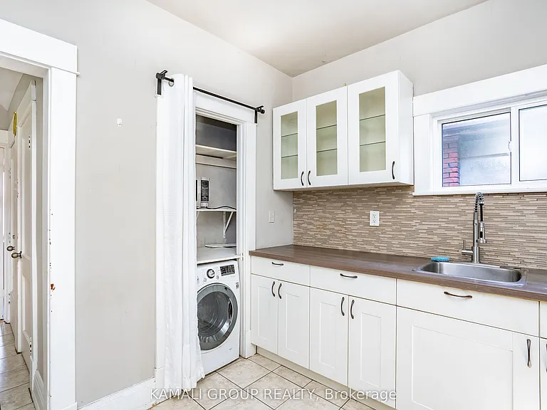 25 Spadina Ave #UPPER — Photo 5