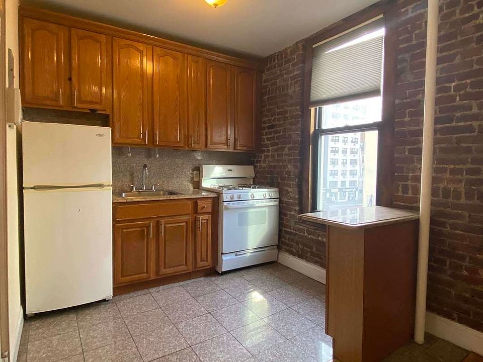 1st image of 357 E 58th St #2E