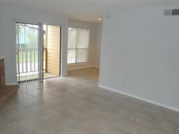16111 Aspenglen Dr APT 106, Houston, TX 77084