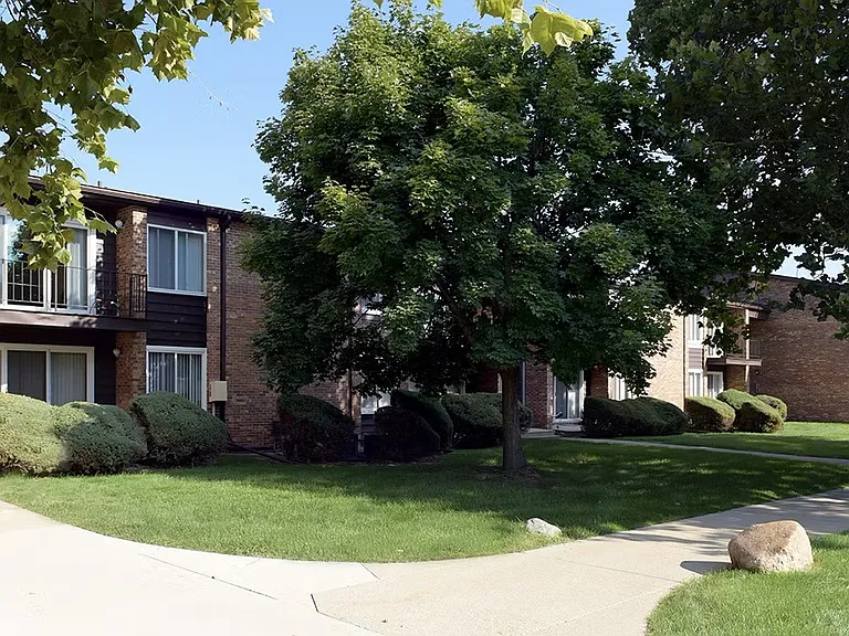 Parkview Village Apartments — Photo 17