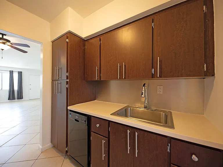 2250 Bay Dr #4 — Photo 7