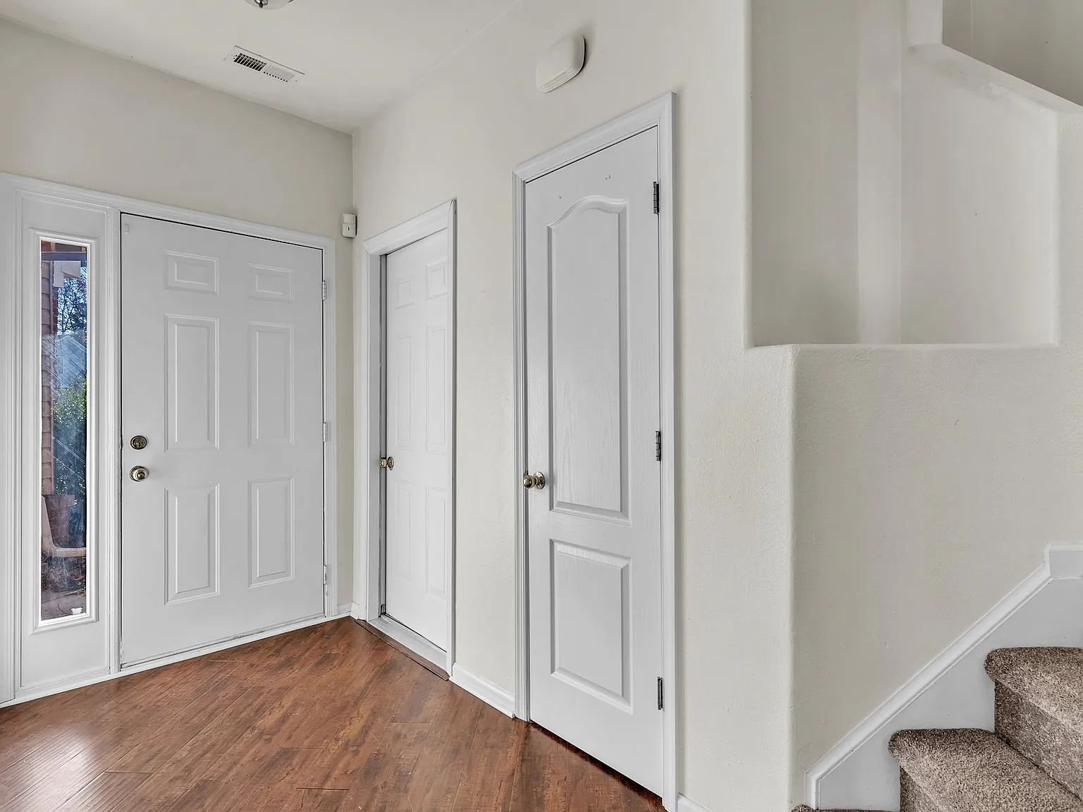 2322 Charing Cross Rd — Photo 4