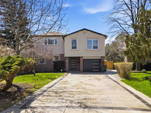 2711 Spruce Needle Ct, Mississauga, ON L5L 1N2