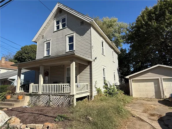 443 1st Dr NE, New Philadelphia, OH 44663