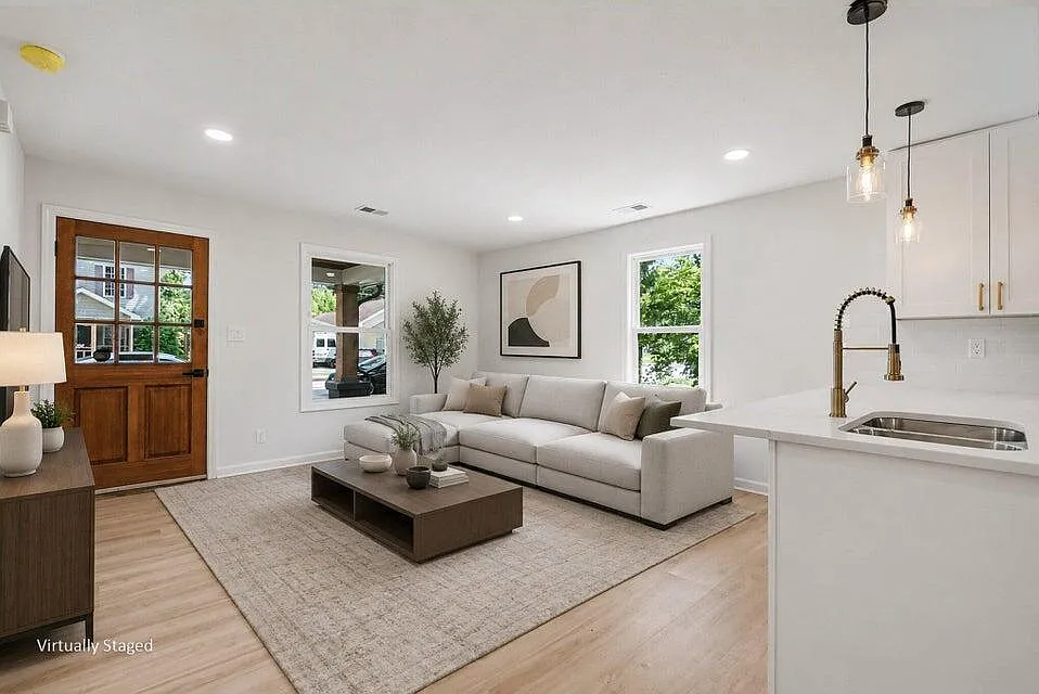 3 bed, 2.0 bath, 1488 sqft, $2,700 — Photo 2