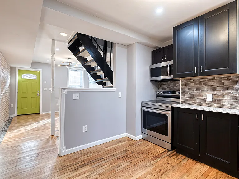 634 Wyeth St — Photo 4