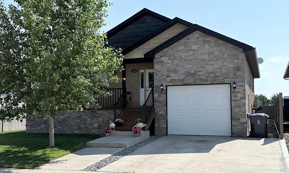 1st image of 253 W Westview Cres