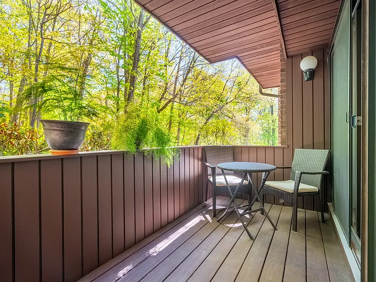 138 Indian Hollow Ct — Photo 35