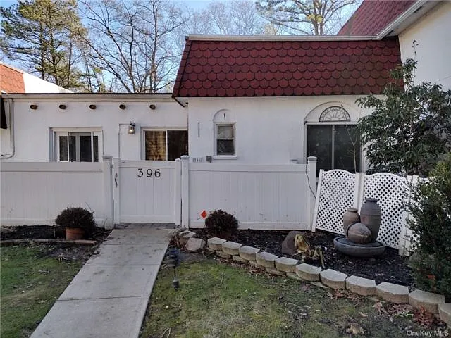 396 Birchwood Rd — Photo 1