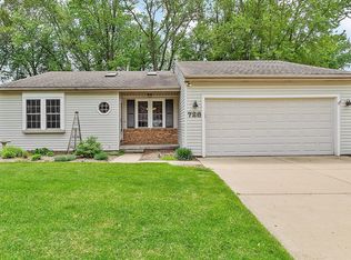 728 Bernadette Ln, Batavia, IL 60510