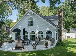 5028 Lakeshore Dr, Jackson, MI 49203