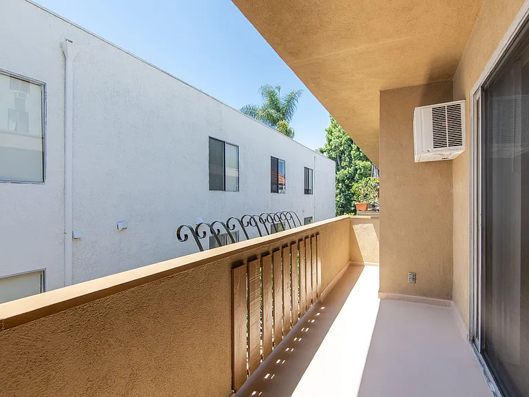 3752 Mentone Ave #5 — Photo 17