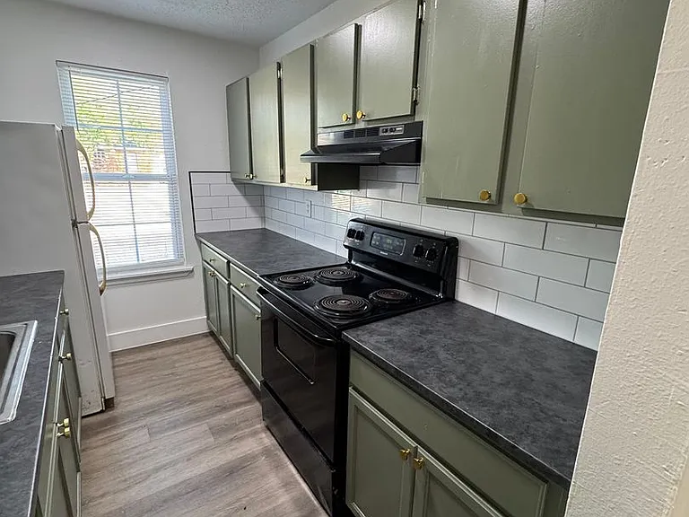 2309 Manson Ave — Photo 5