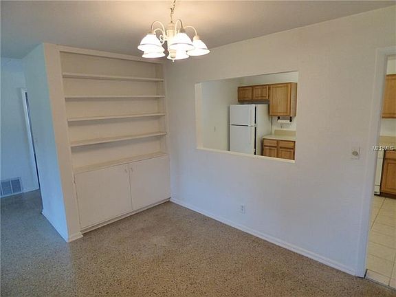 5th image of 3205 Oak Bluff Dr