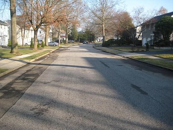 3rd image of 32 Lynwood Dr