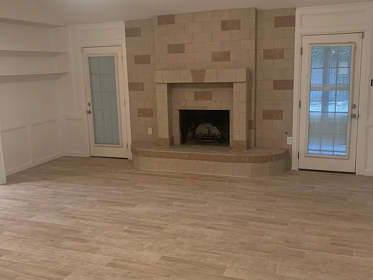 2510 Maxwell Ln — Photo 7