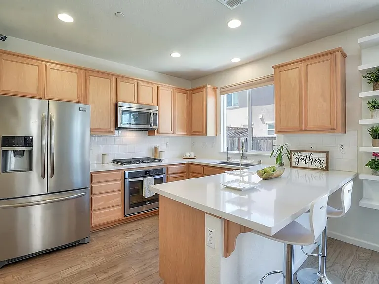 113 Caspian Way — Photo 9
