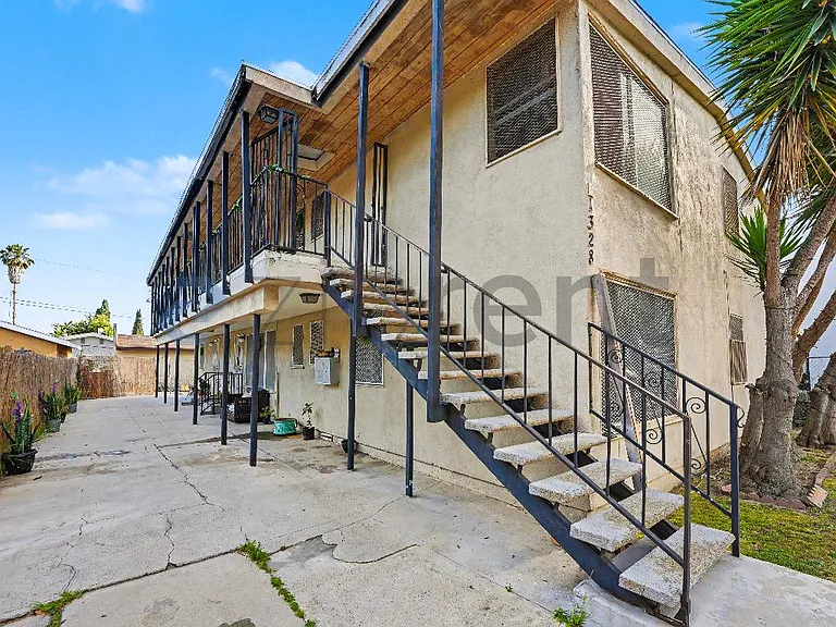 1328 W 19th St #A — Photo 2