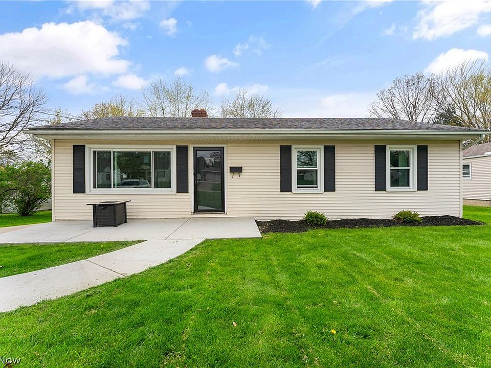 1st image of 320 Elmwood Dr