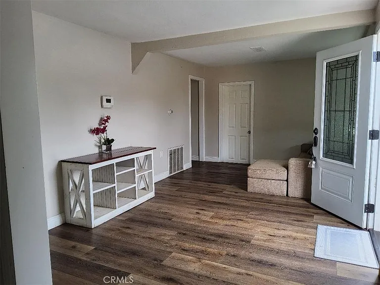 10515 Cypress Ave — Photo 3