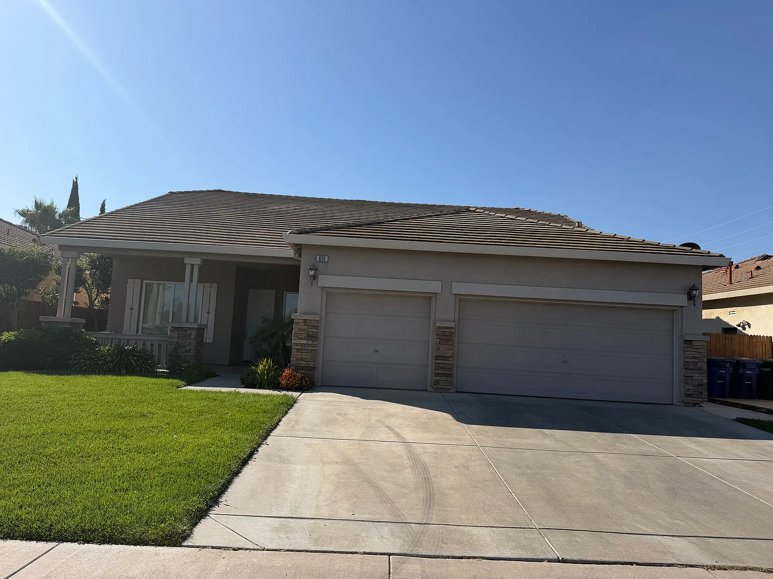 3 bed, 2188 sqft, $2,350 — Photo 1