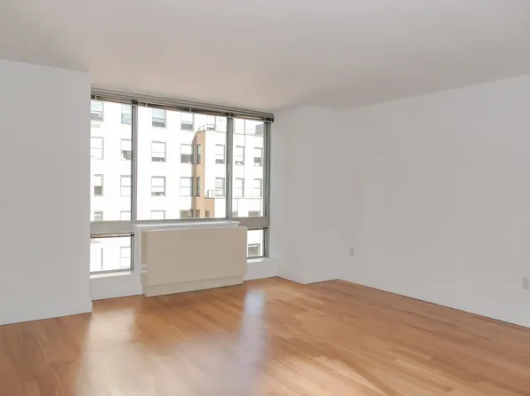 150 East 44th Street 50D image 2 of 23