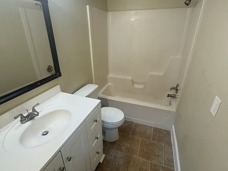 4600 S Maple Ave — Photo 10
