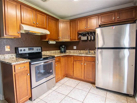 5th image of 1102 Woodlawn Ave