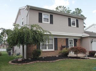 3153 Hazelton Dr, Oregon, OH 43616