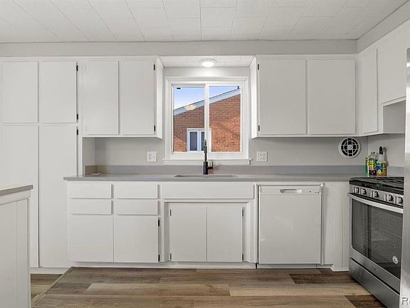 3rd image of 27007 Joy Rd