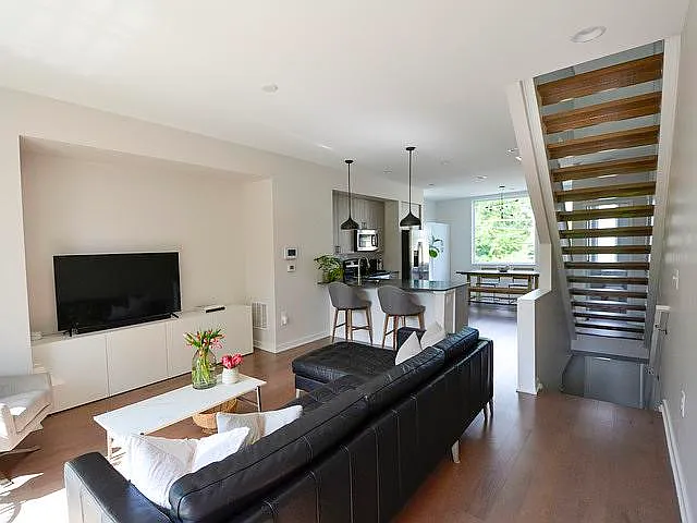 516 Person St — Photo 5