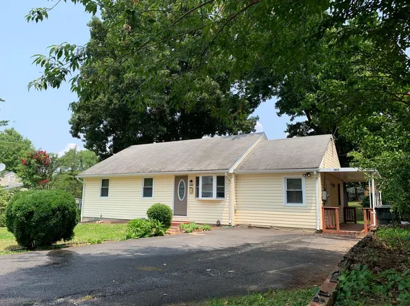 1803 Anderson Rd, Falls Church, VA 22043