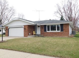 1131 Wisteria Ln, Waukesha, WI 53189