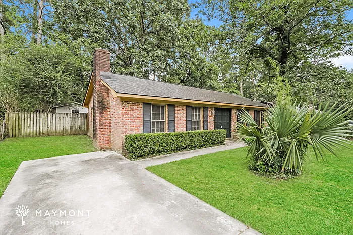 121 Beverly Dr — Photo 3