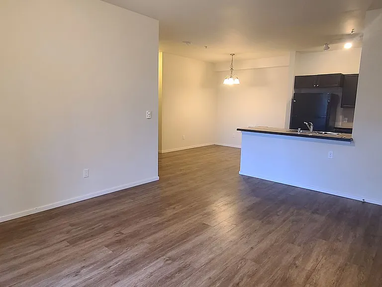 Creekside Apartments — Photo 31