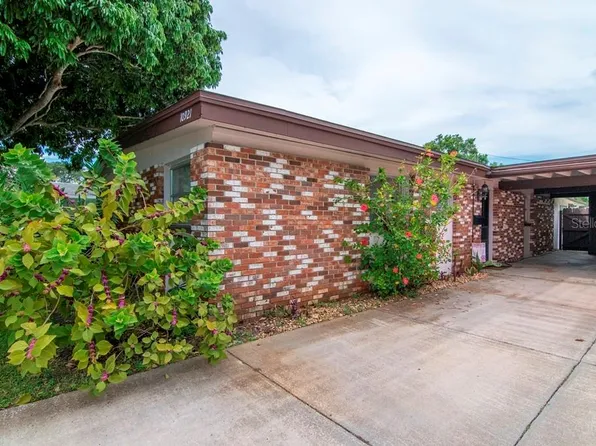 10921 Temple Ave, Seminole, FL 33772