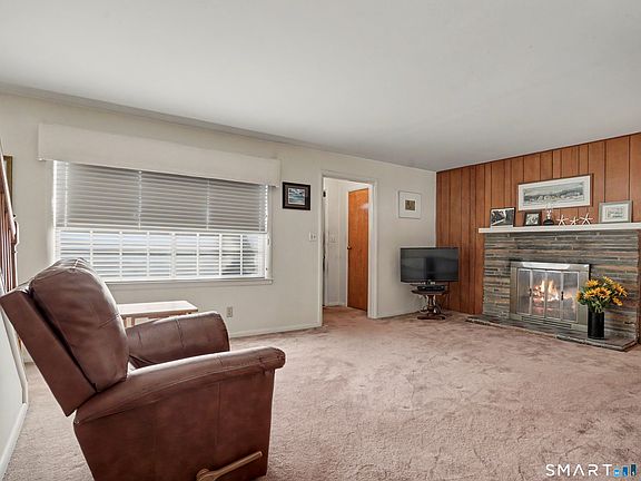 5th image of 64 Breyer Avenue