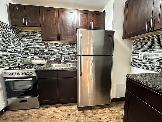 3rd image of 926 Bronx Park S APT 2A