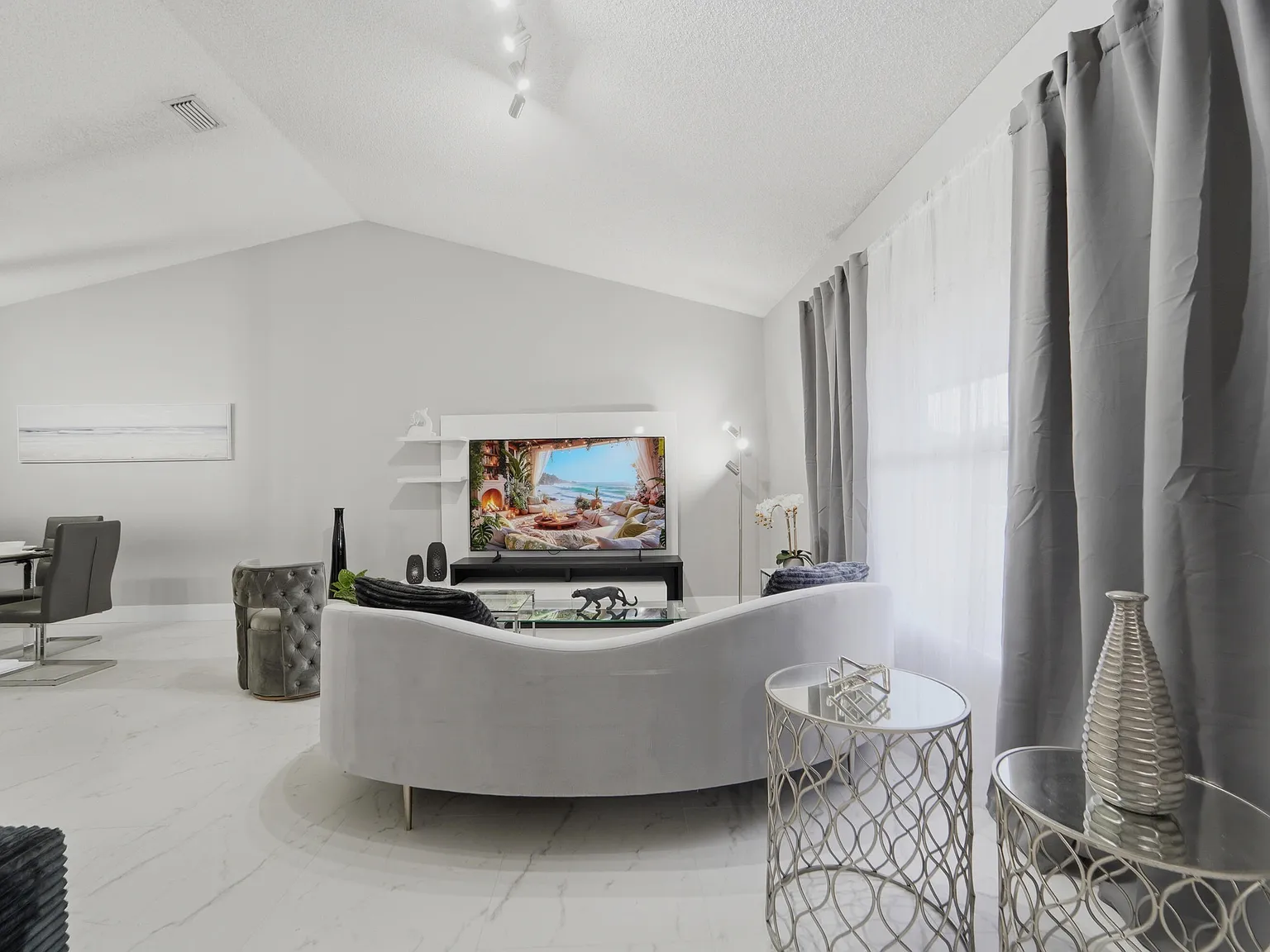 4 bed, 2.5 bath, 2379 sqft, $9,000 — Photo 2
