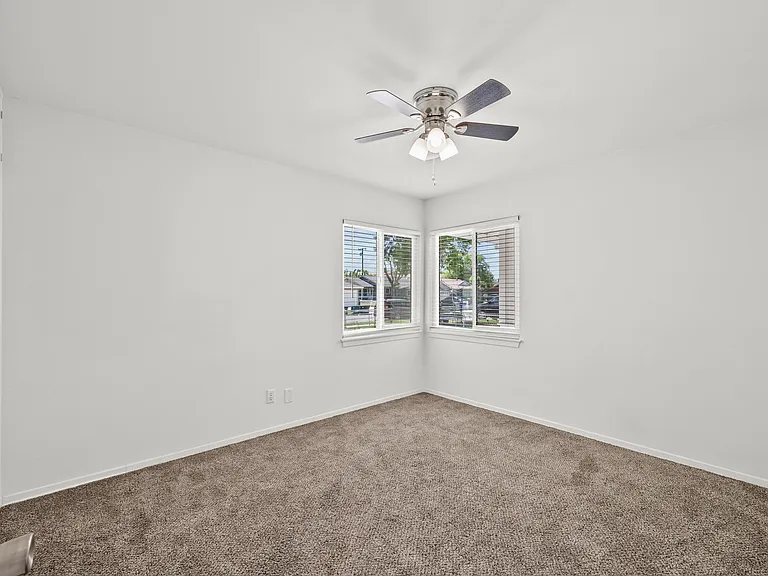 809 W Avenue J10 — Photo 19