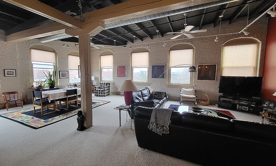 2nd image of 215 Ice Ave