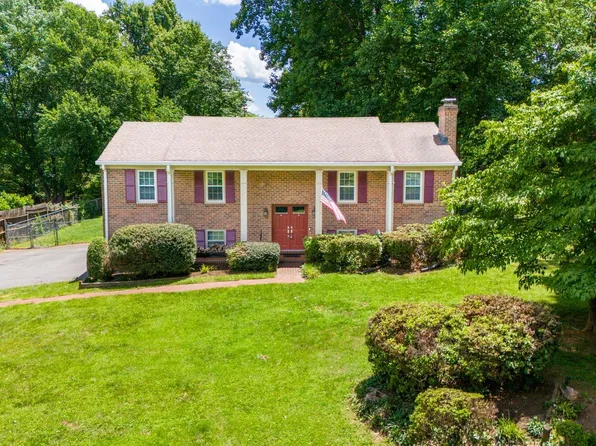 104 Berkley Pl, Forest, VA 24551