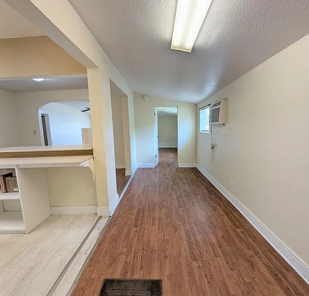 1200 W Kaley Ave — Photo 2