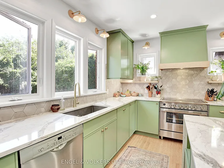 469 Island Park Dr — Photo 9
