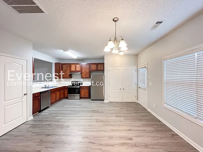 8640 Thomas Ln — Photo 6